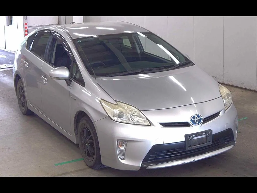 TOYOTA PRIUS 5D L