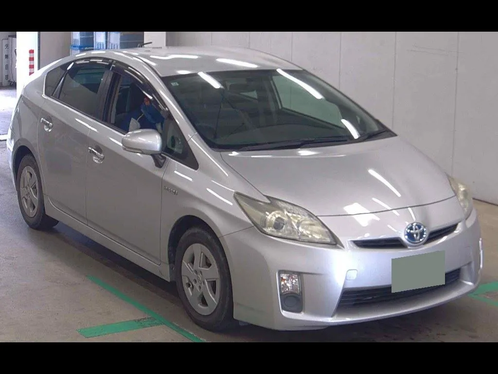 TOYOTA PRIUS 5D L