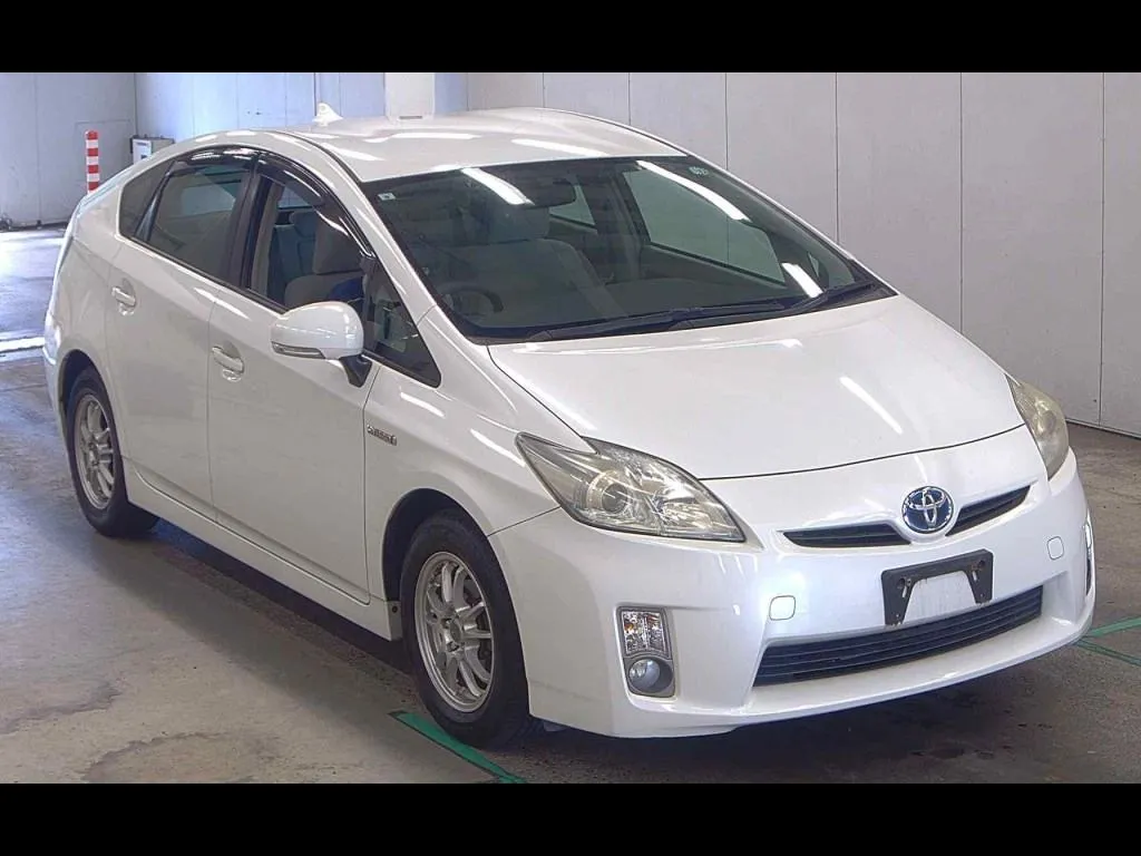 TOYOTA PRIUS 5D S
