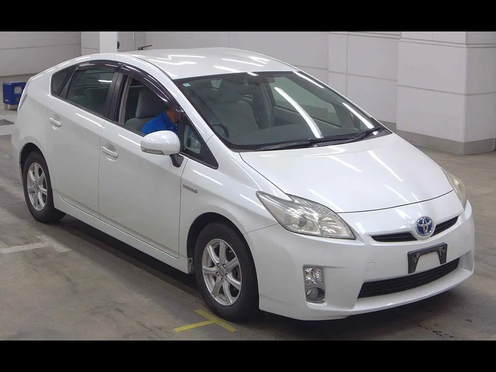 TOYOTA PRIUS 5D S