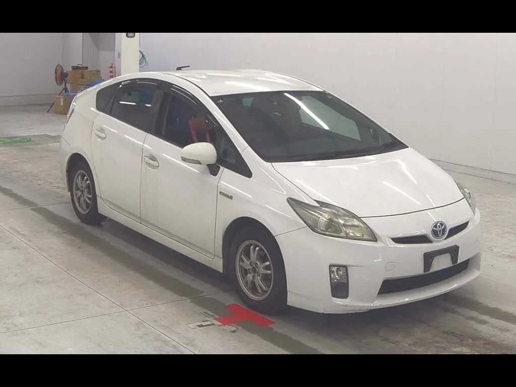 TOYOTA PRIUS 5D L