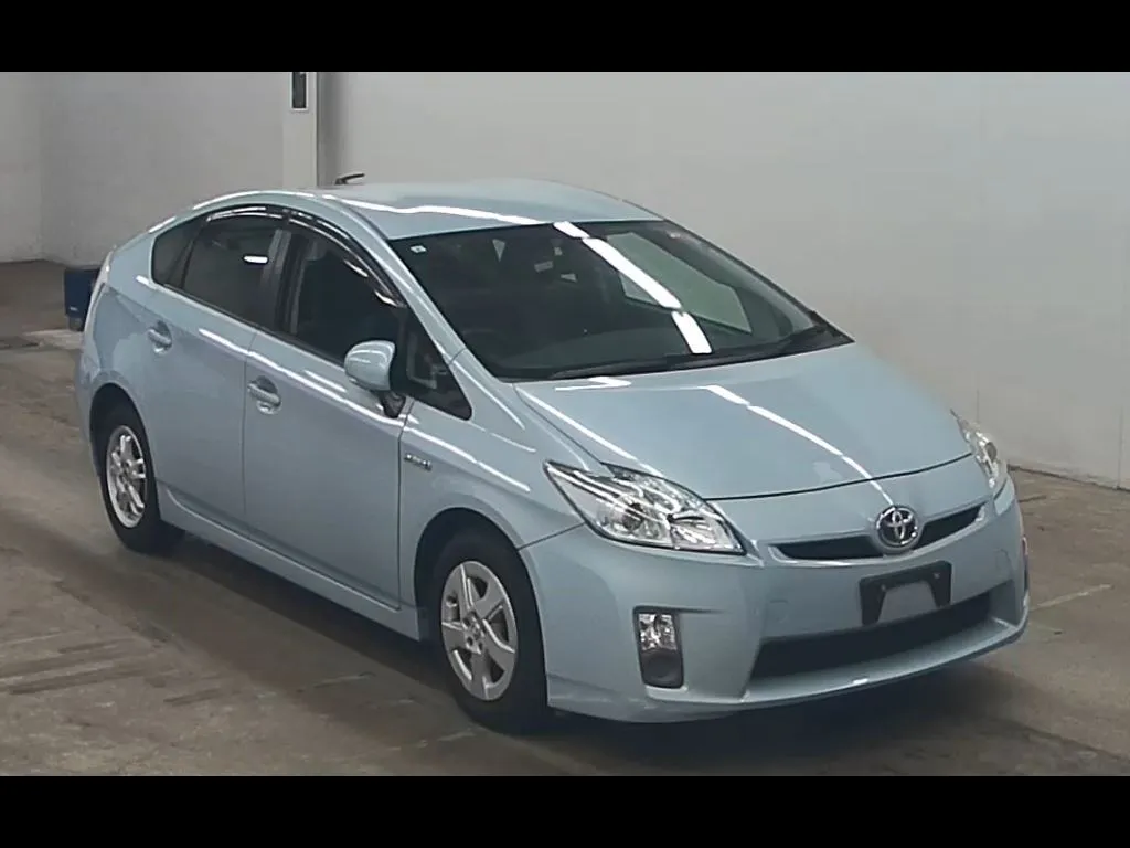 TOYOTA PRIUS 5D L