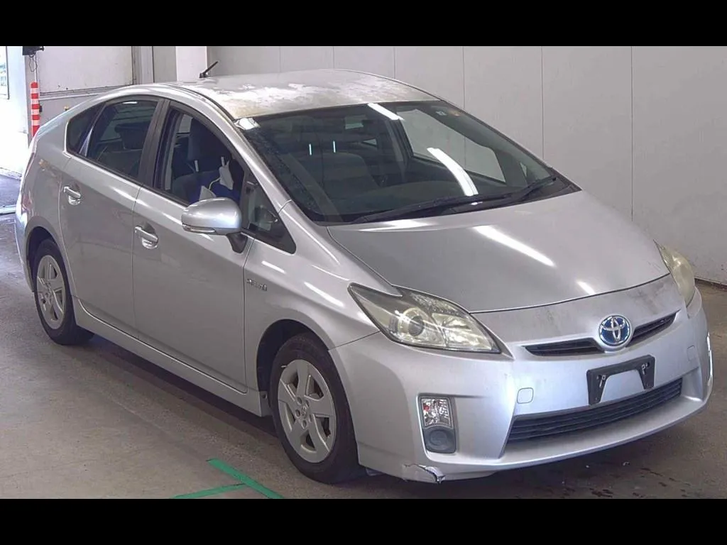 TOYOTA PRIUS 5D L