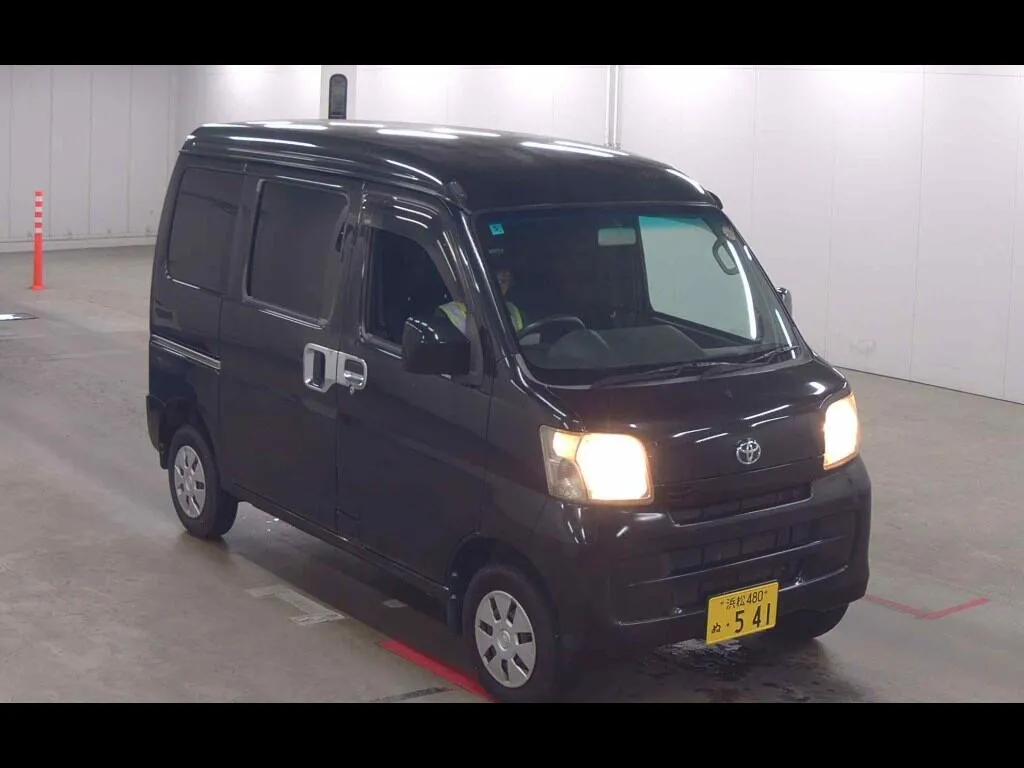 TOYOTA PIXIS VAN CRUISE