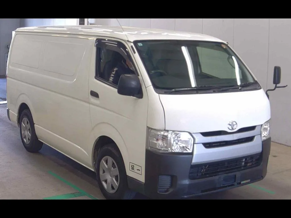 TOYOTA HIACE VAN 4D DX