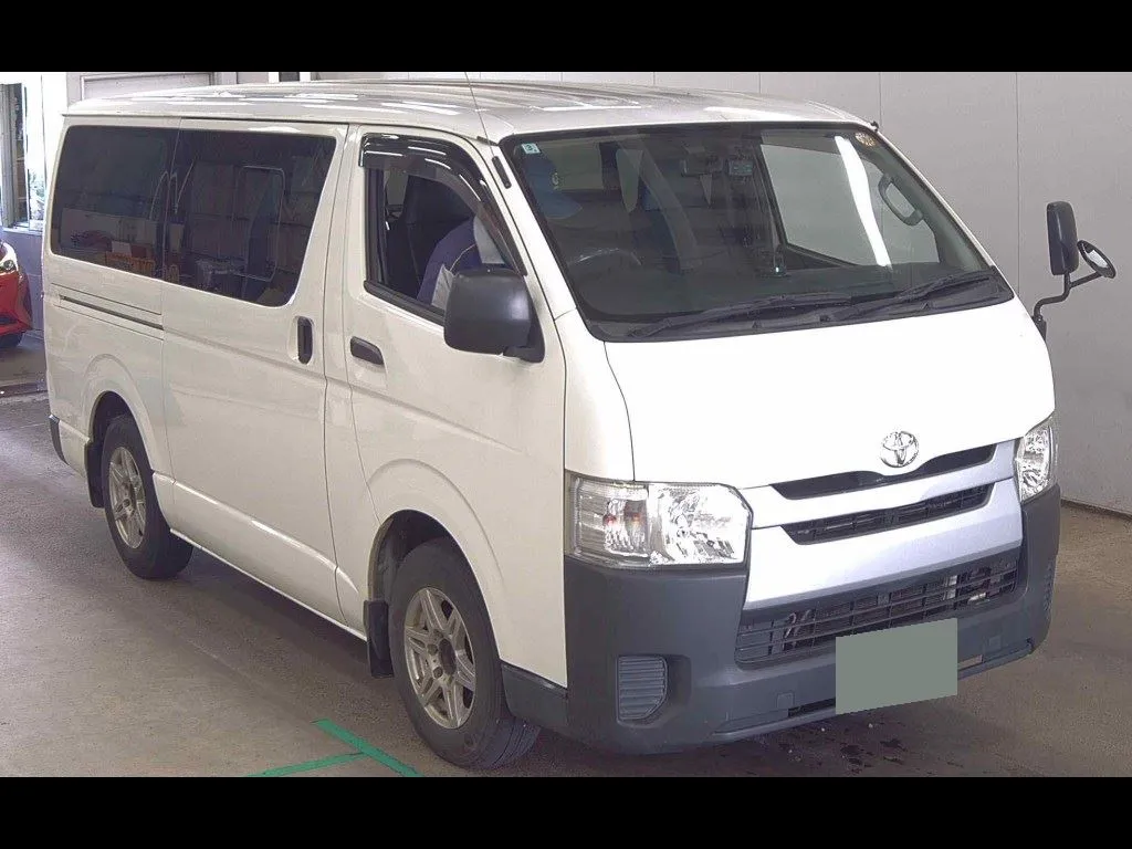 TOYOTA HIACE VAN 5D