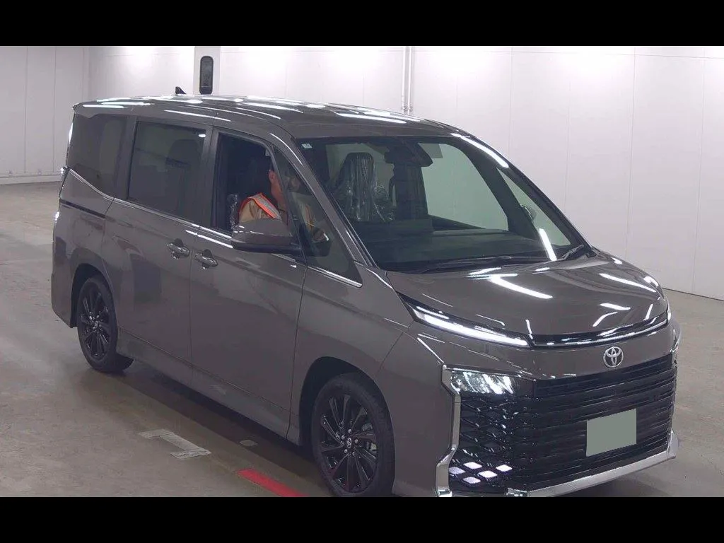 TOYOTA VOXY HYBRID S-Z