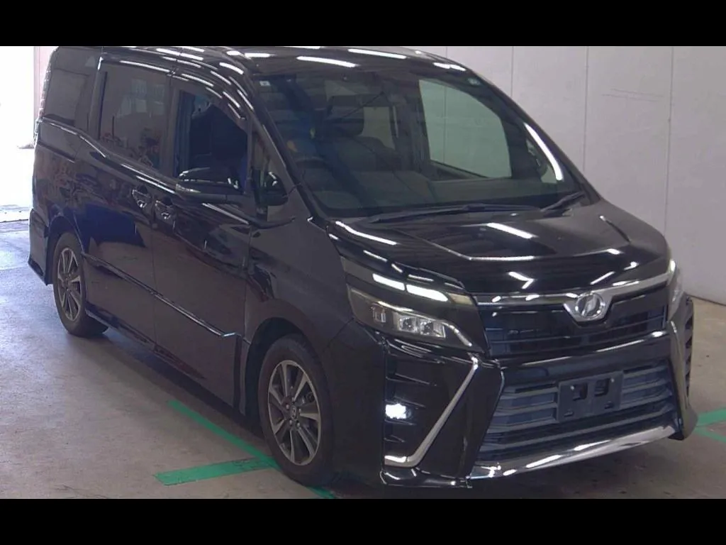 TOYOTA VOXY ZS