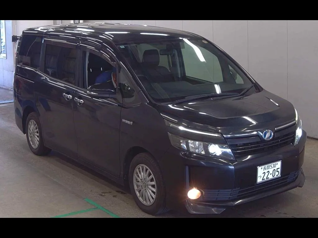 TOYOTA VOXY HYBRID V
