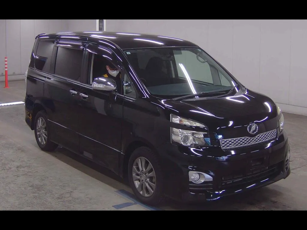 TOYOTA VOXY ZS KIRAMEKI