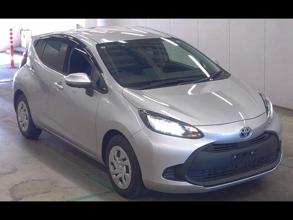 TOYOTA AQUA X
