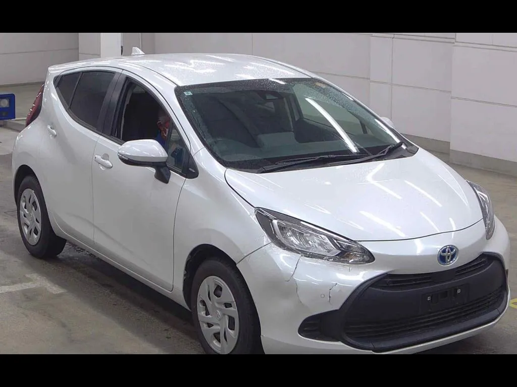 TOYOTA AQUA 4WD X