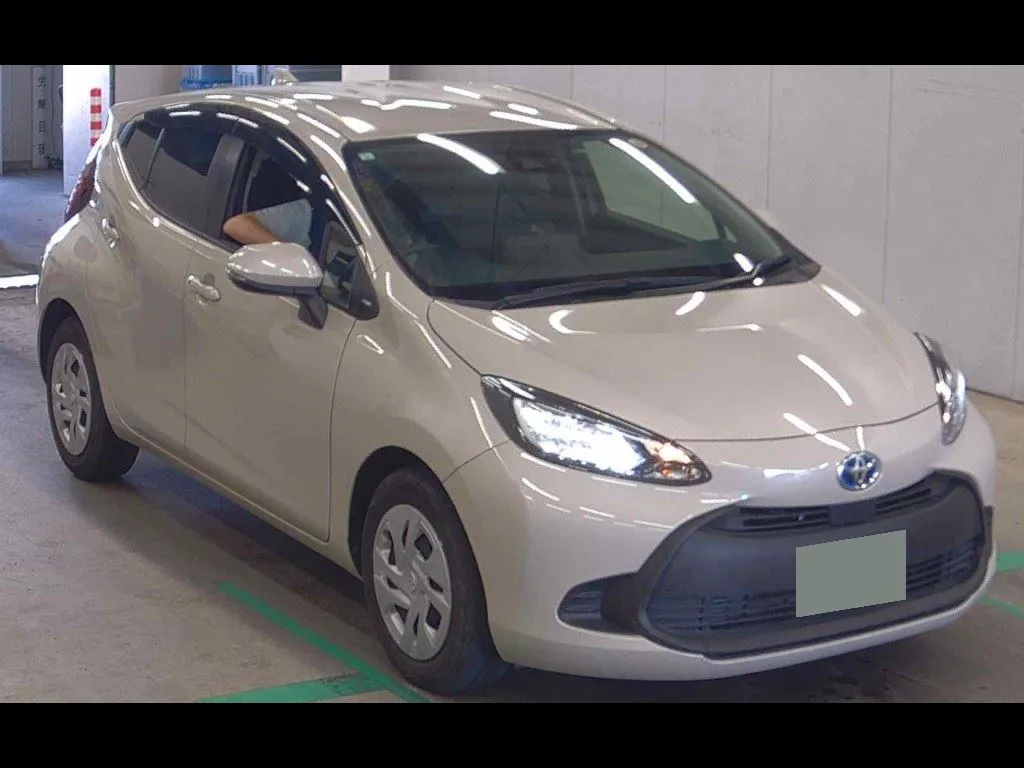 TOYOTA AQUA X