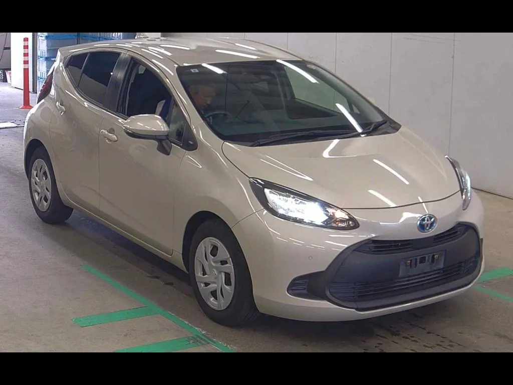 TOYOTA AQUA X