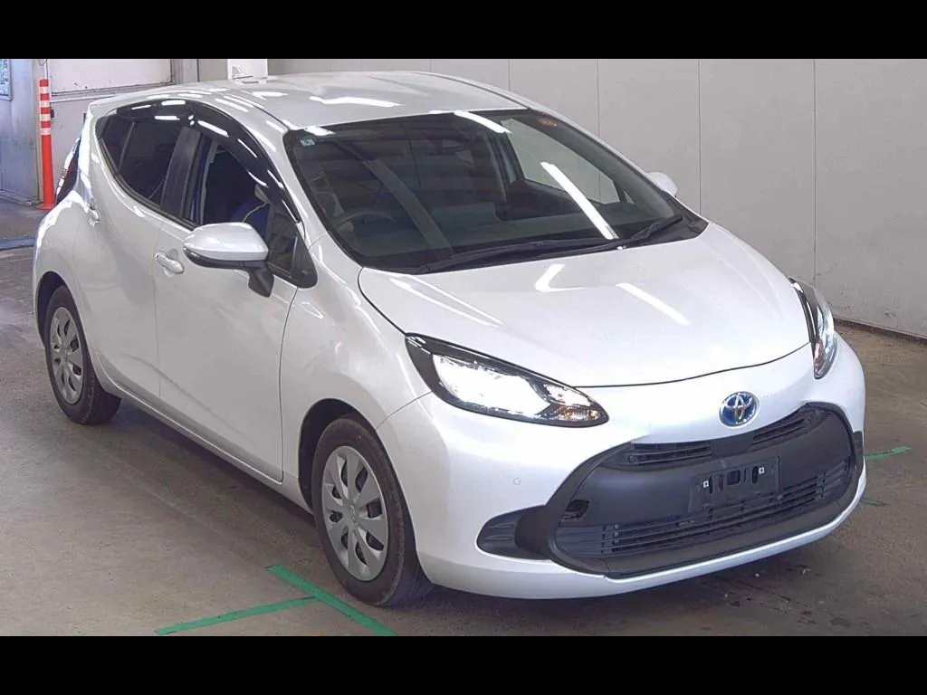 TOYOTA AQUA X