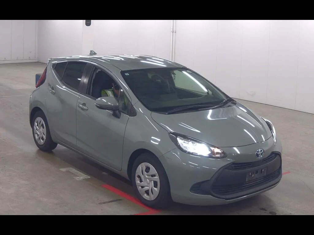 TOYOTA AQUA X