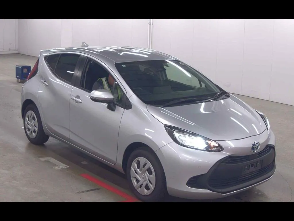 TOYOTA AQUA 4WD X