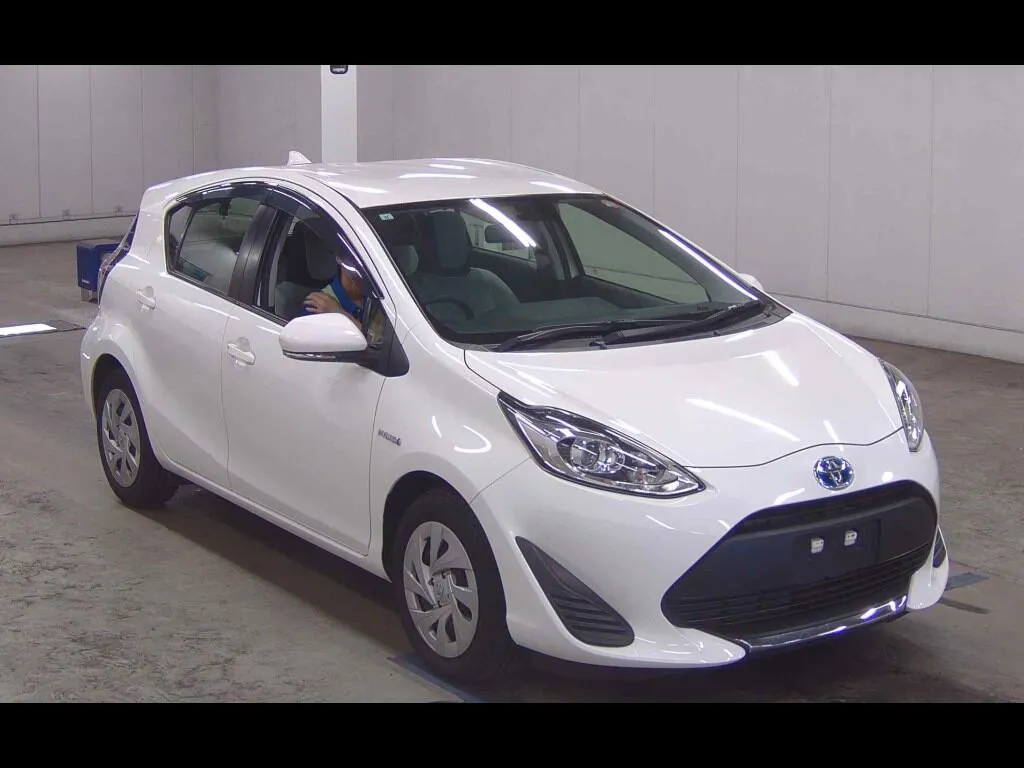 TOYOTA AQUA L