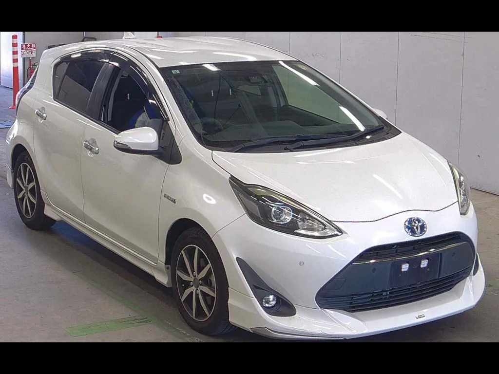 TOYOTA AQUA S STYLE BLACK