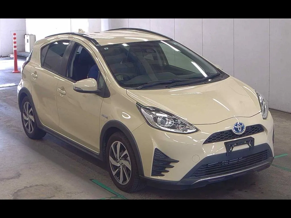 TOYOTA AQUA CROSSOVER