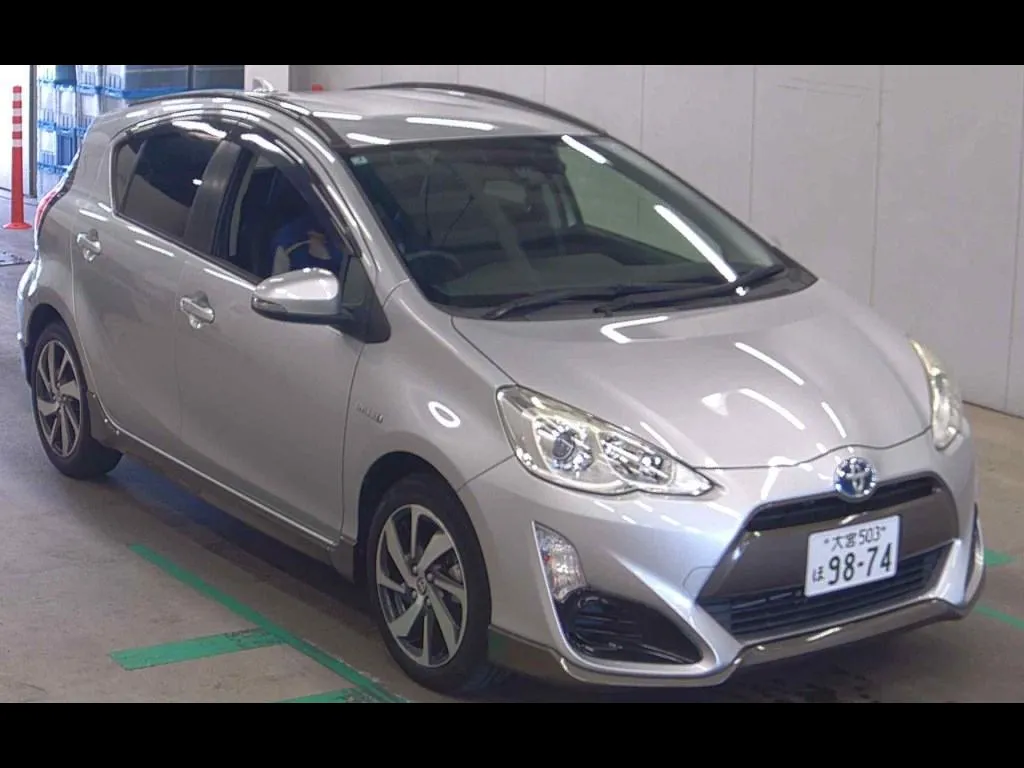 TOYOTA AQUA X-URBAN