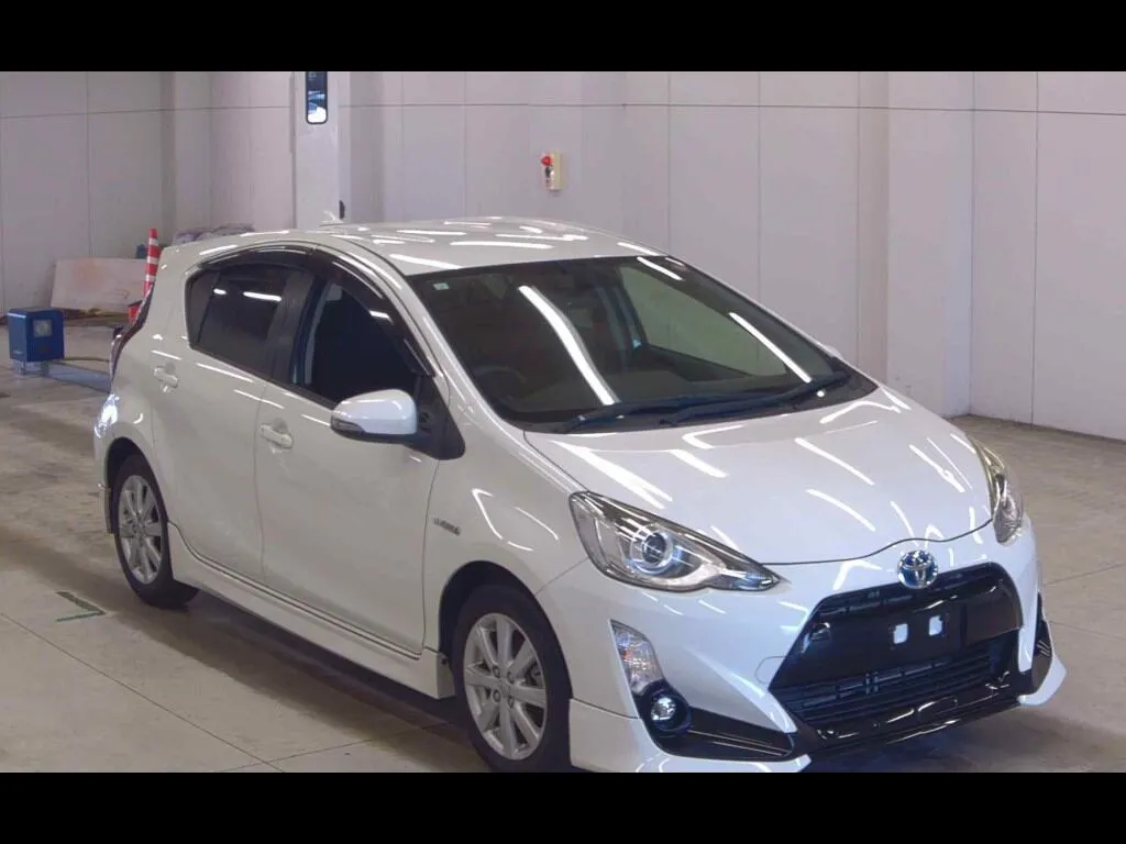 TOYOTA AQUA G