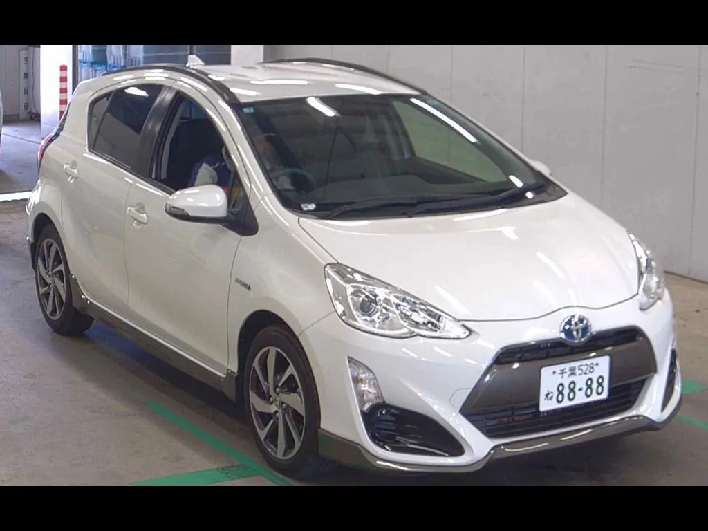 TOYOTA AQUA X-URBAN