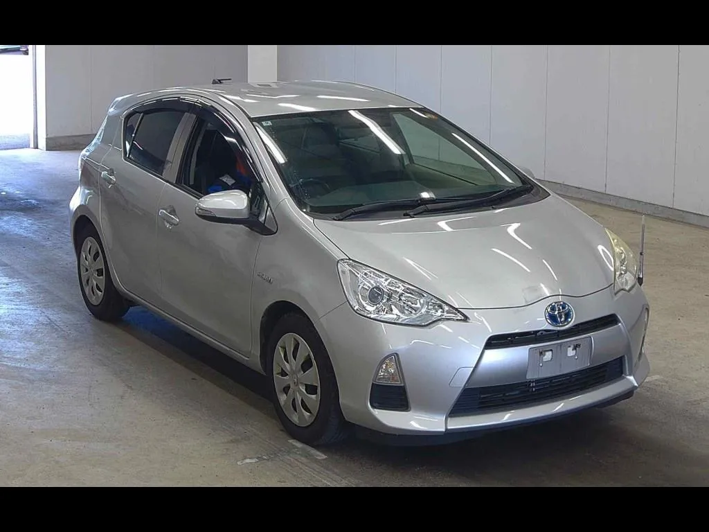 TOYOTA AQUA G
