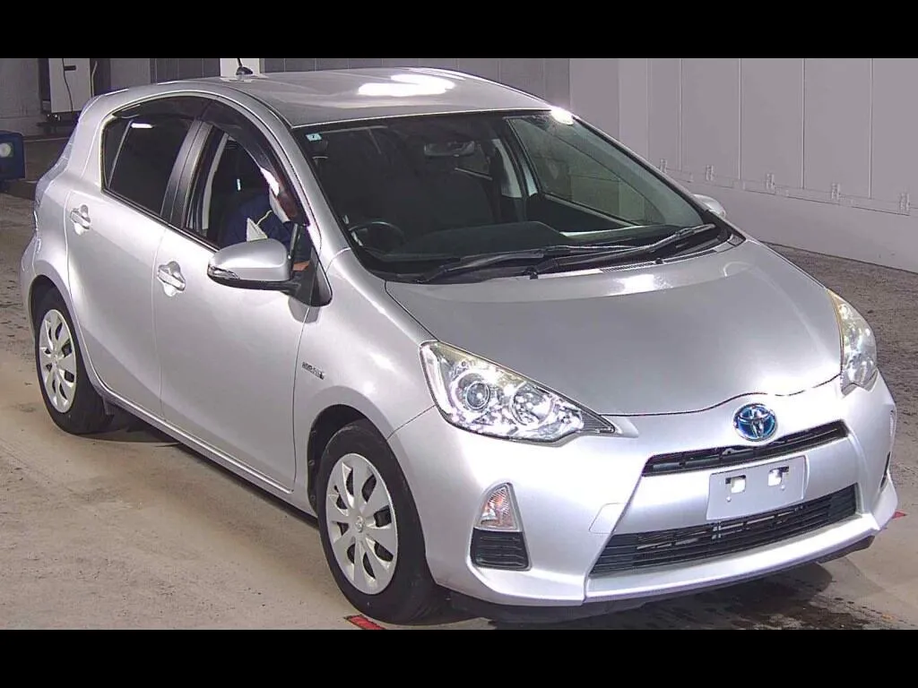 TOYOTA AQUA S