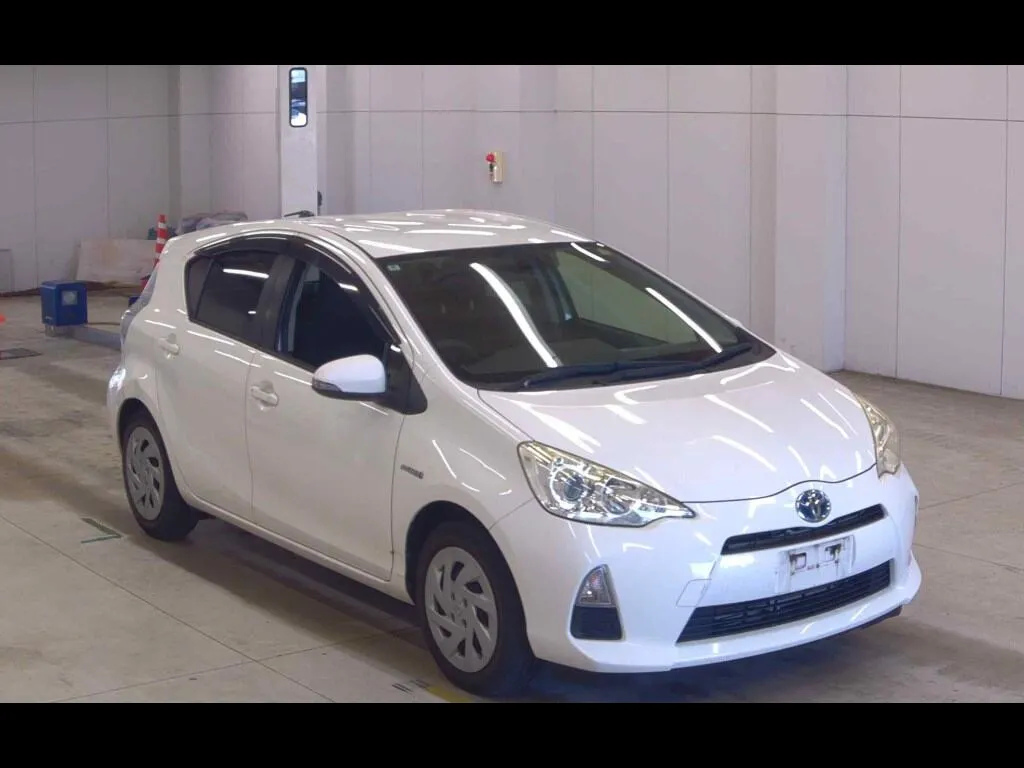 TOYOTA AQUA S