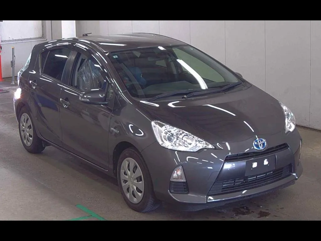 TOYOTA AQUA S