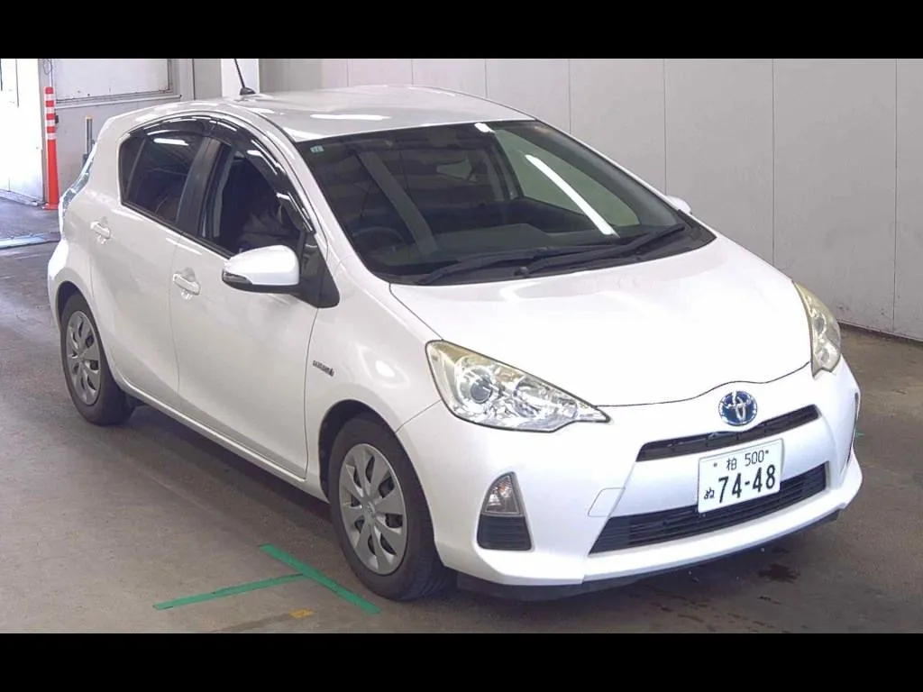 TOYOTA AQUA S