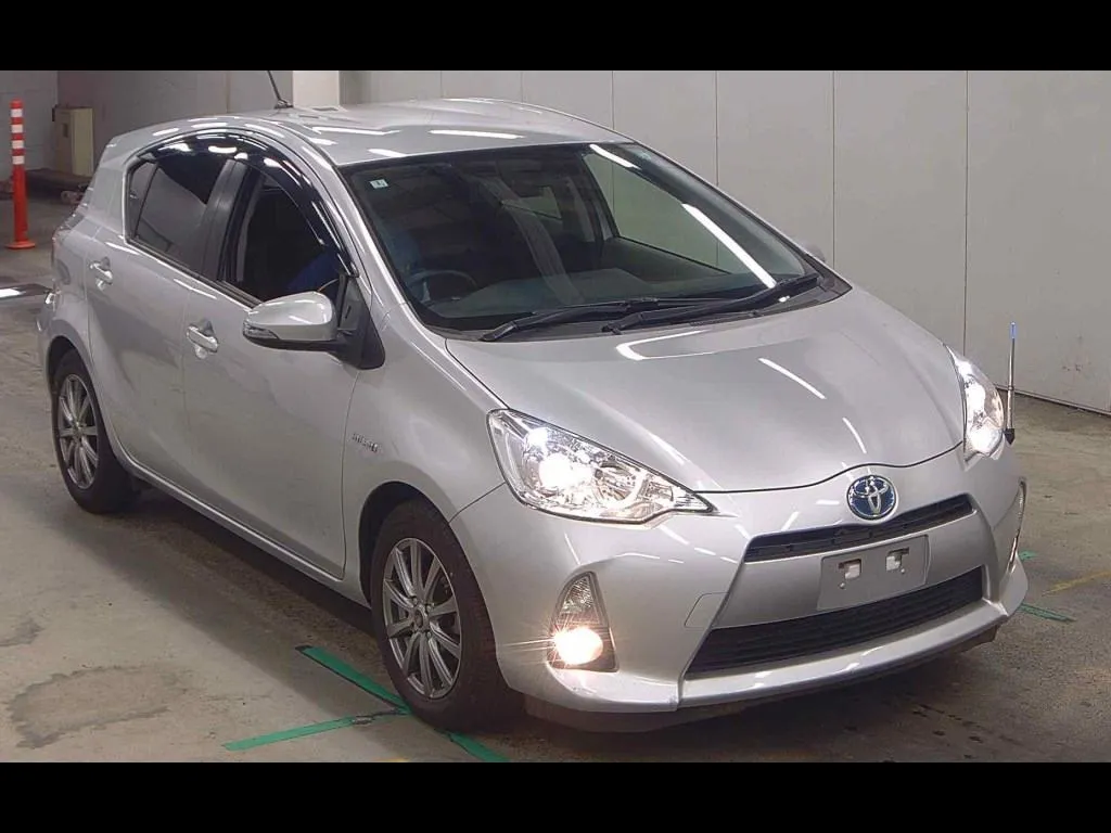 TOYOTA AQUA G