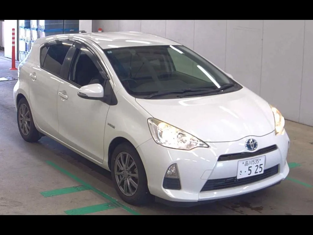TOYOTA AQUA G