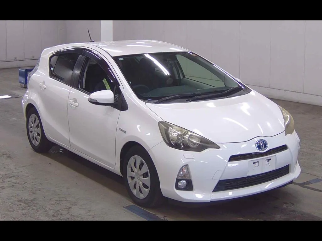 TOYOTA AQUA S