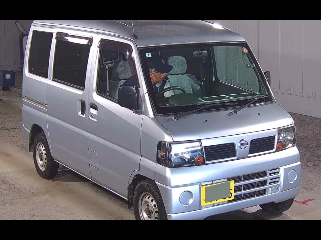 NISSAN CLIPPER VAN