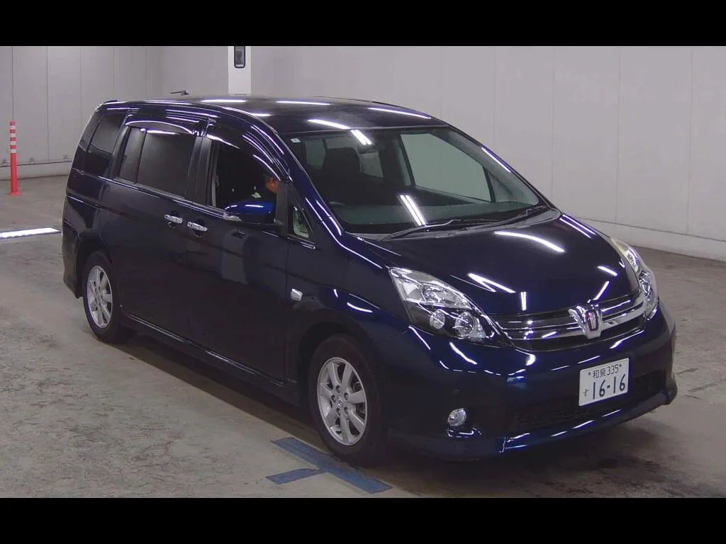 TOYOTA ISIS PLATANA V SELECTION