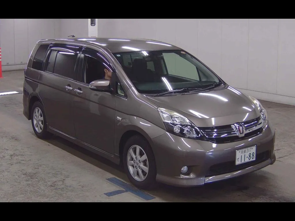TOYOTA ISIS PLATANA V SELECTION