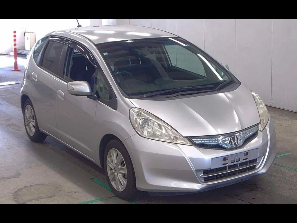 HONDA FIT HYBRID NAVI PREMIUM SELECTION