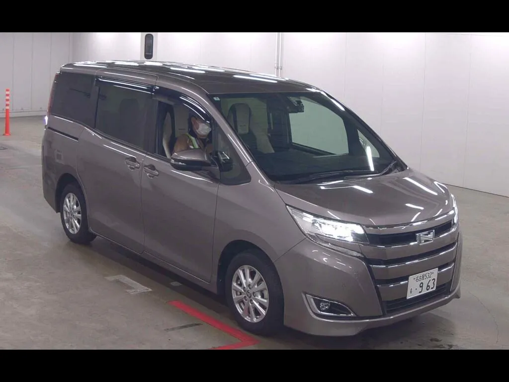 TOYOTA NOAH HYBRID G