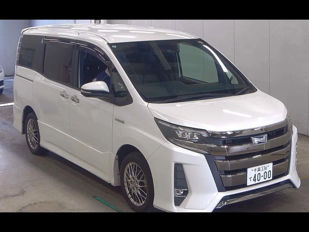 TOYOTA NOAH HYBRID SI W×B