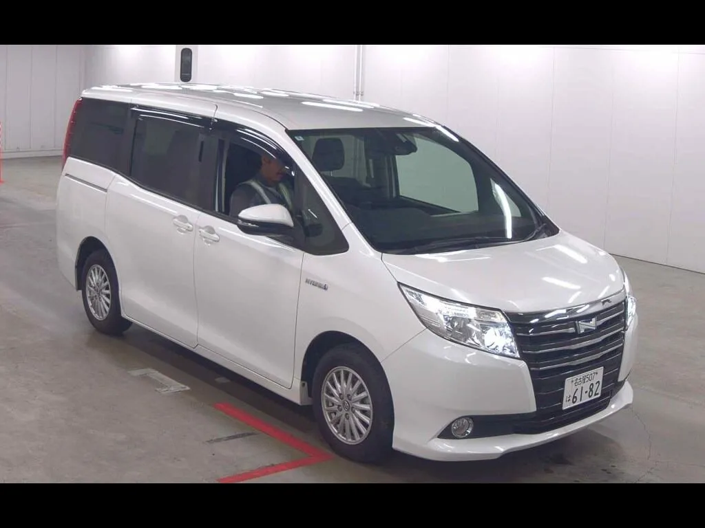 TOYOTA NOAH HYBRID G