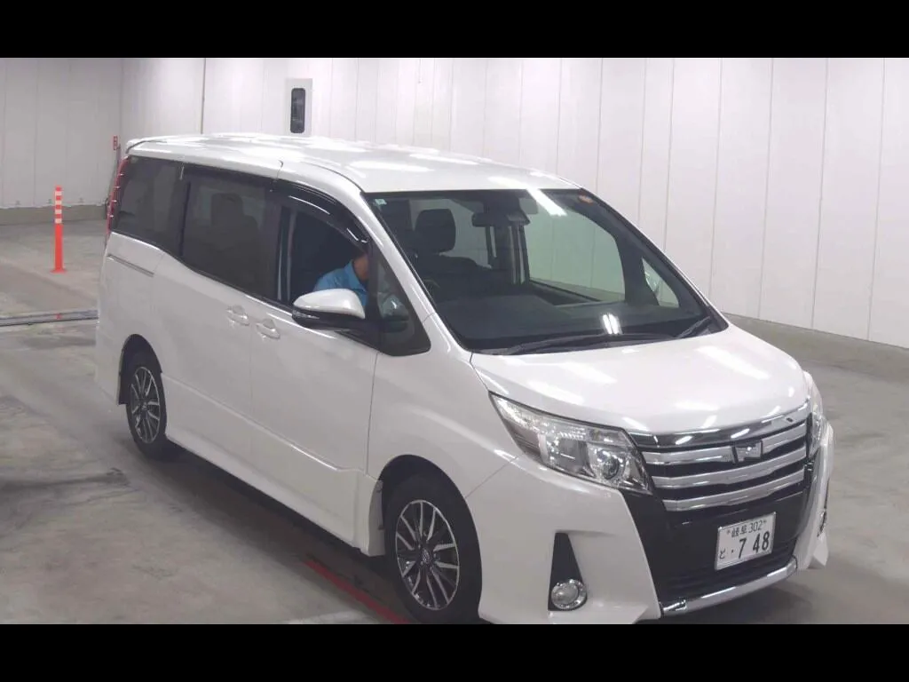 TOYOTA NOAH SI
