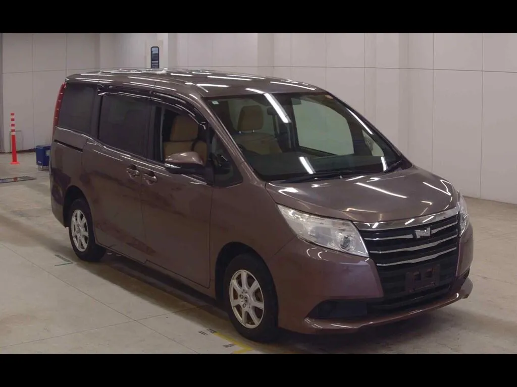TOYOTA NOAH 4WD X