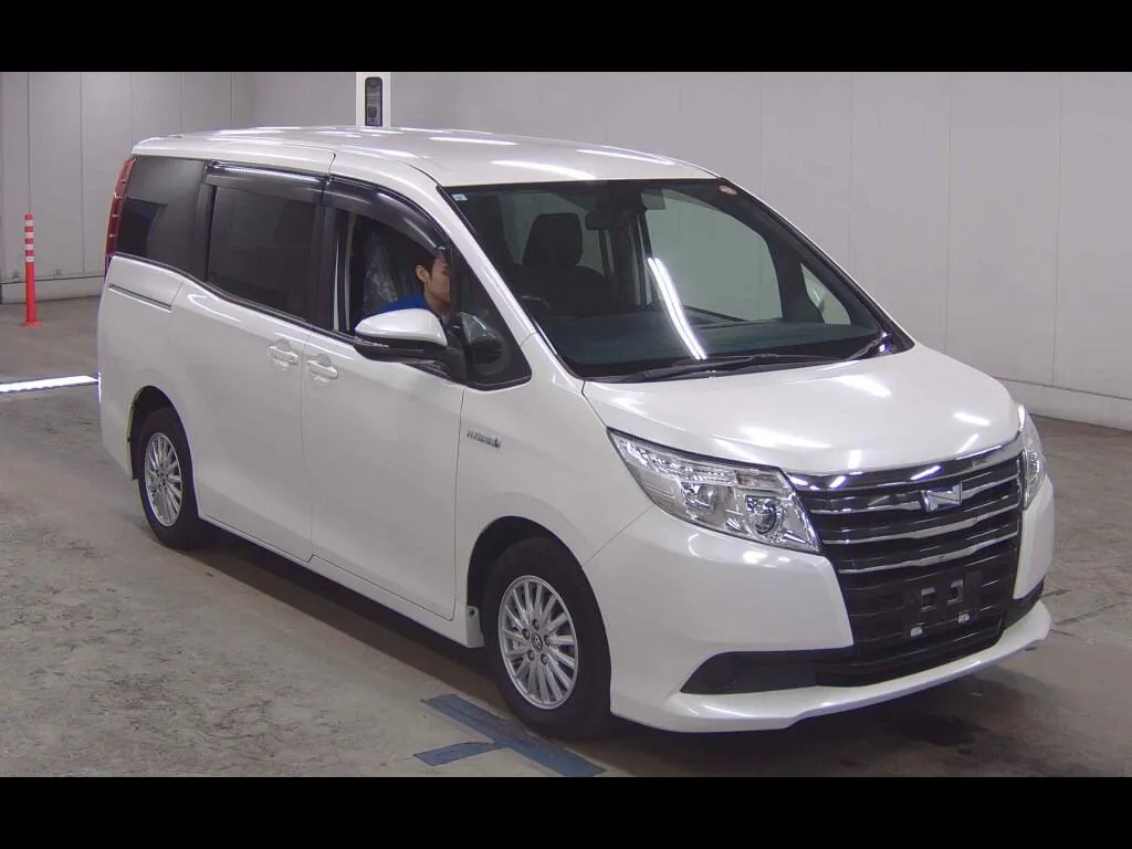 TOYOTA NOAH HYBRID X DELIGHT PLUS
