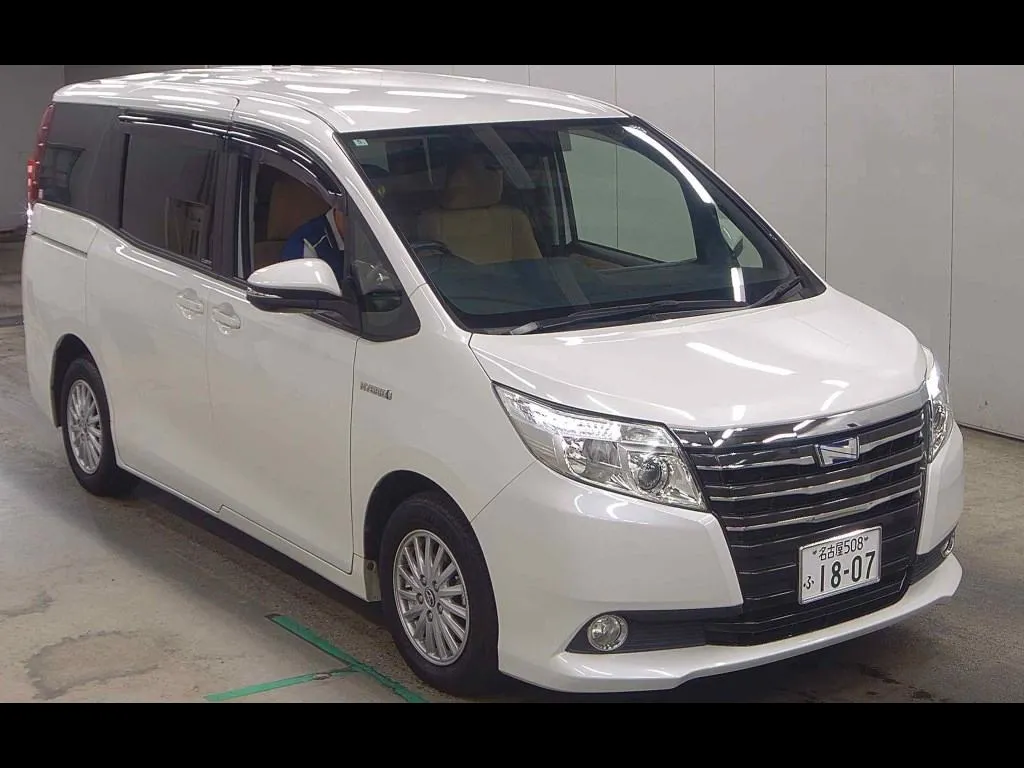 TOYOTA NOAH HYBRID G