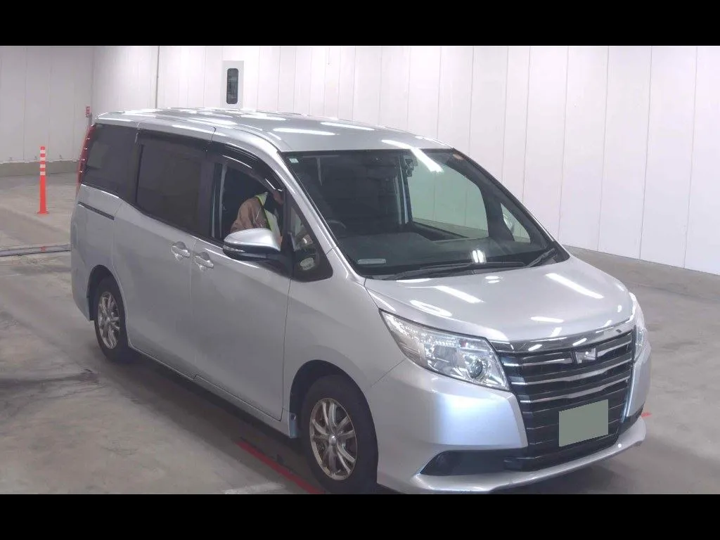 TOYOTA NOAH X