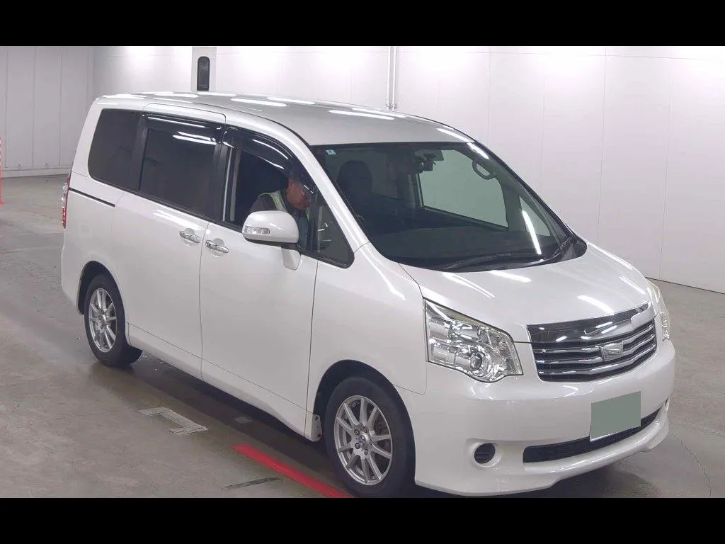 TOYOTA NOAH X SMART EDITION