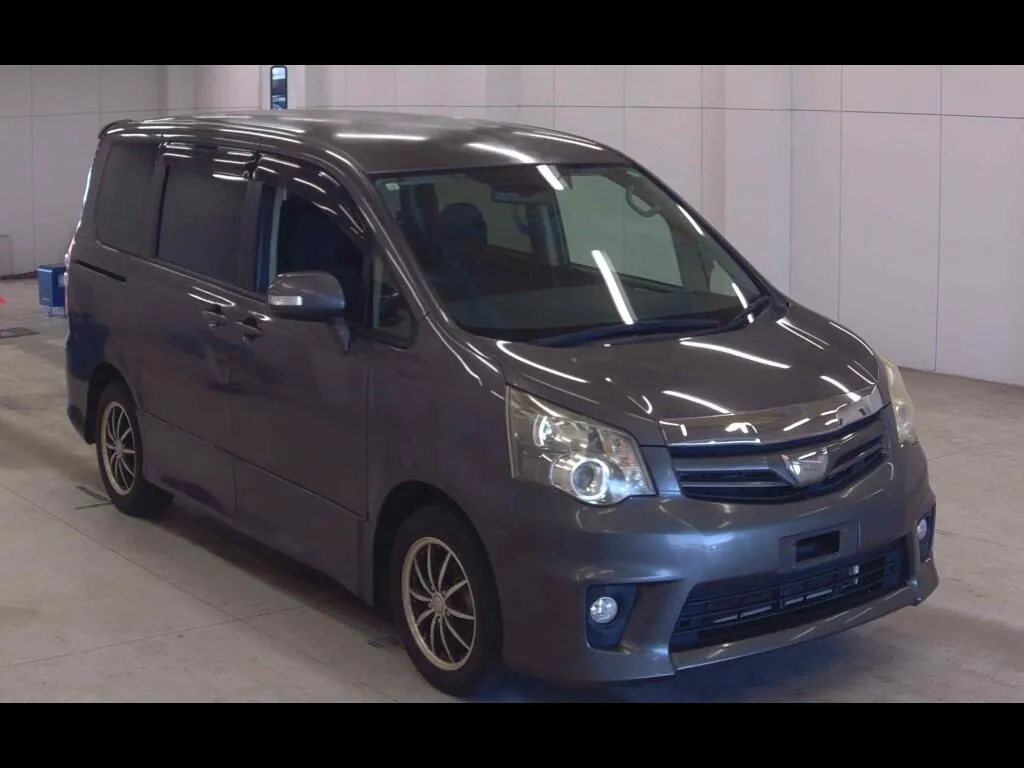 TOYOTA NOAH SI