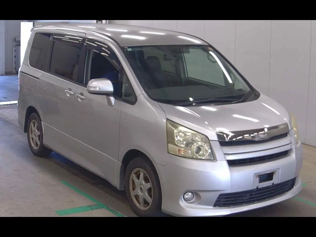 TOYOTA NOAH SI